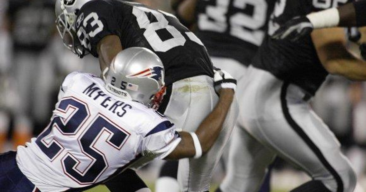 El fallecido Leonard Myers disputando un partido con los Patriots © Patriots.com