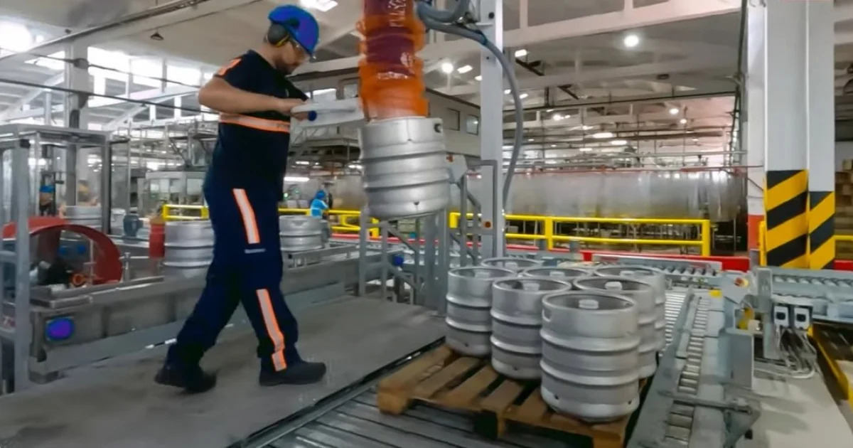 Inauguran nueva línea de envases para cerveza Bucanero en Holguín