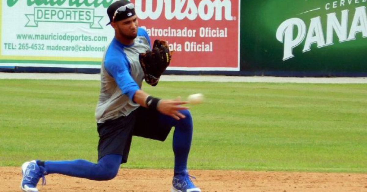 Lourdes Gourriel Jr. se entrena en Panamá © El Siglo/ José Pineda