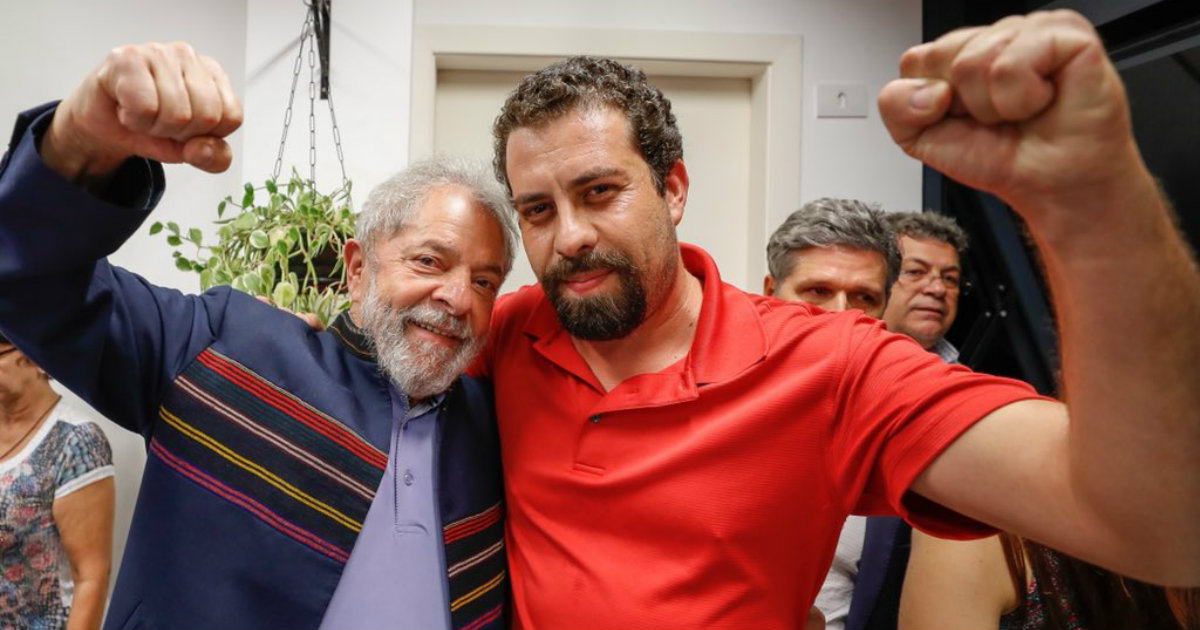 Lula da Silva, arropado por compañeros de la izquierda brasileña. © Lula da Silva / Twitter