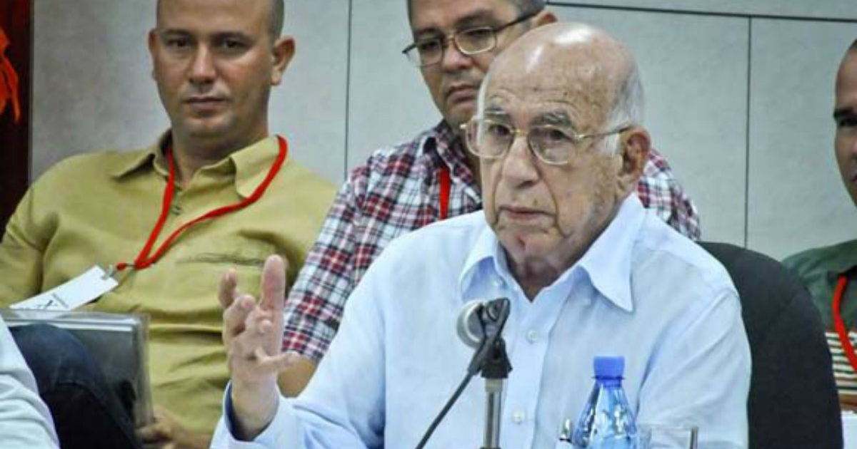 Machado Ventura hablando en el Seminario Nacional de la Unión de Jóvenes Comunistas © Cubadebate