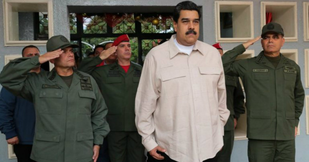 Nicolás Maduro, rodeado de militares. © VTVCanal8 / Twitter