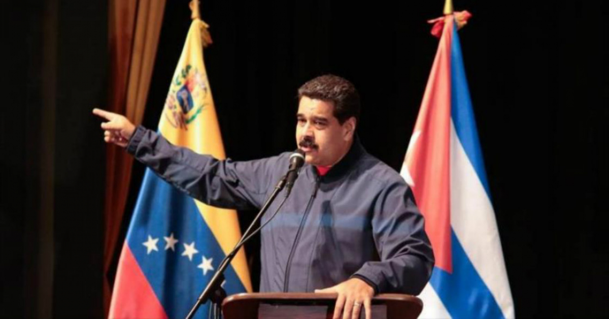 Nicolás Maduro señala con su dedo durante un mitín © Hispanity Nexo Latino