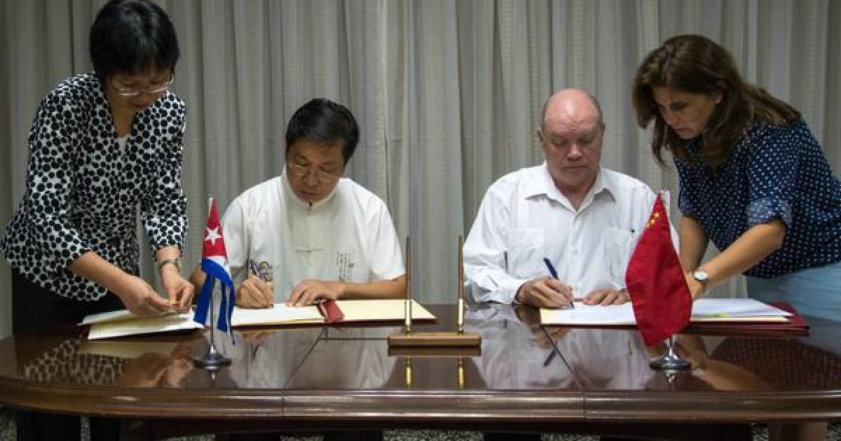 Rodrigo Malmierca, y el embajador de China en La Habana, Chen Xi © ACN