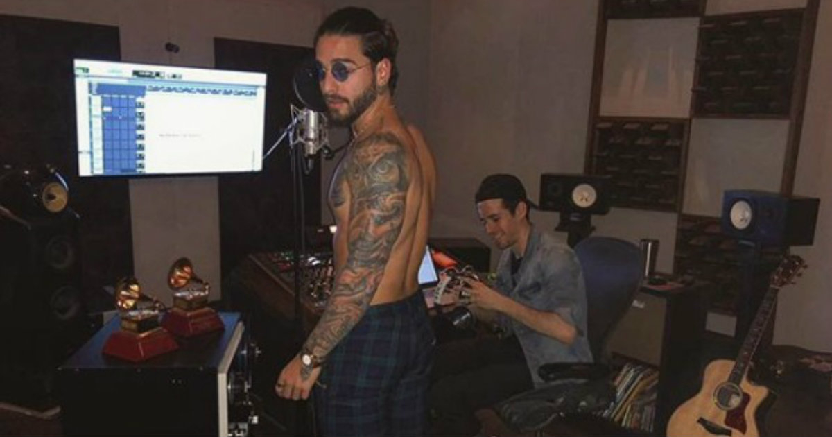 Maluma presume de escultural torso y tatuajes © Instagram/Maluma