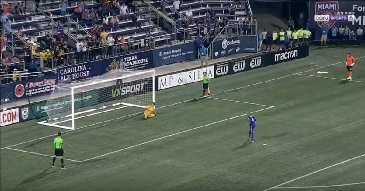 Ariel Martinez anota gol de penal © Youtube/NASL