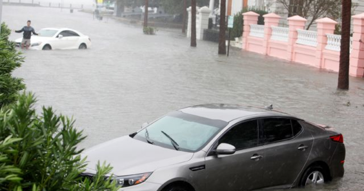 Coches hundiéndose bajo las inundaciones en la costa este de EEUU © diarionorte.com