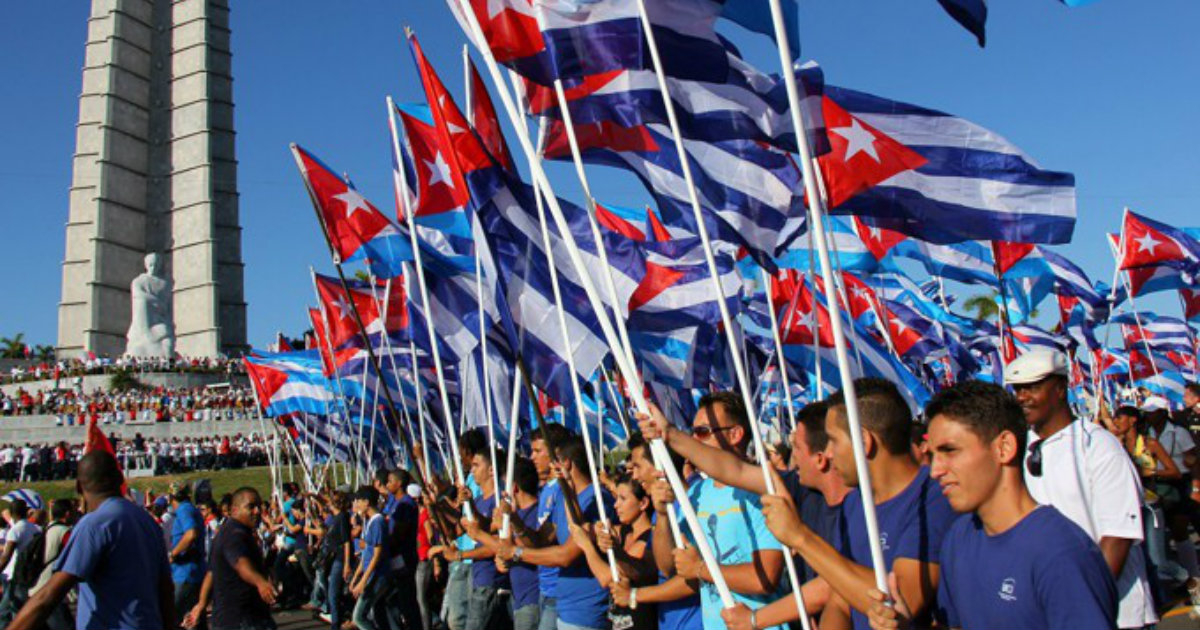 Desfile del 1ro de mayo en Cuba. © La Demajagua