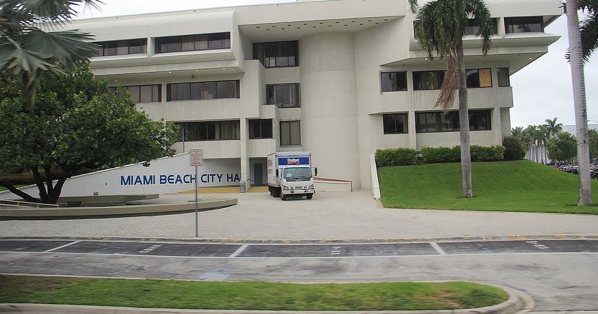 Miami Beach City Hall © En el Miami Beach City Hall se efecturá audiencia pública para decidir tema del Consulado Cubano