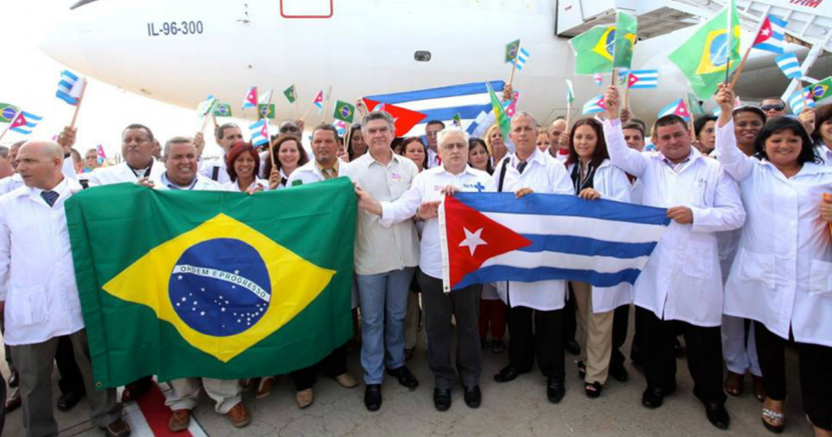 Un grupo de médicos cubanos arriba a Brasil © Grupochiru