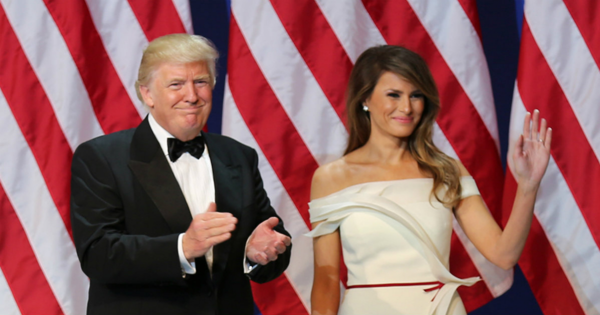 Melania y Donald Trump en una comparecencia pública © Wikimedia Commons