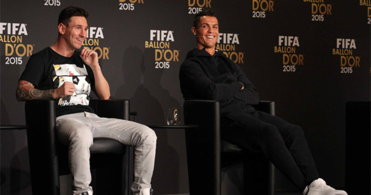 Leo Messi y Cristiano Ronaldo en la rueda de prensa previa al Balón de Oro © Sport/Ignasi Paredes
