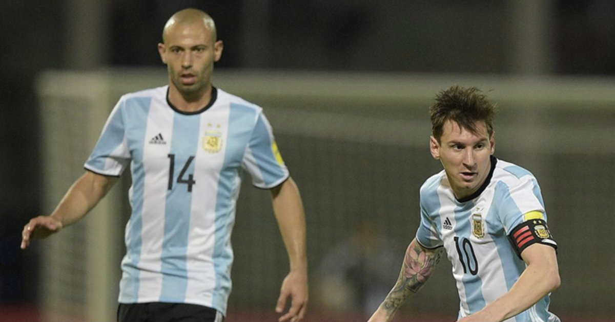 Messi y Mascherano defendiendo la camiseta albiceleste © Sport