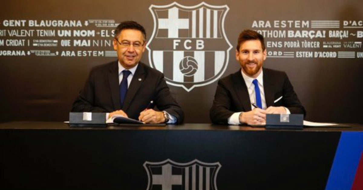 Bartomeu y Messi, tras la firma del nuevo contrato. © Messi / Twitter