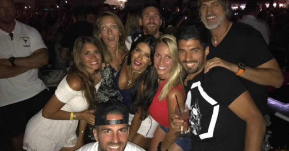 Leo Messi acompañado de su esposa y amigos en Ibiza © Instagram / Luis Suárez