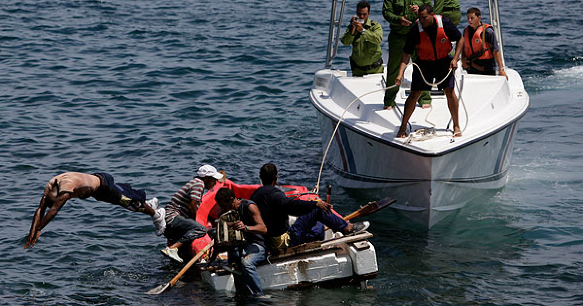 Balseros cubanos huyendo de la Guardia Costera de EEUU © Martí Noticias