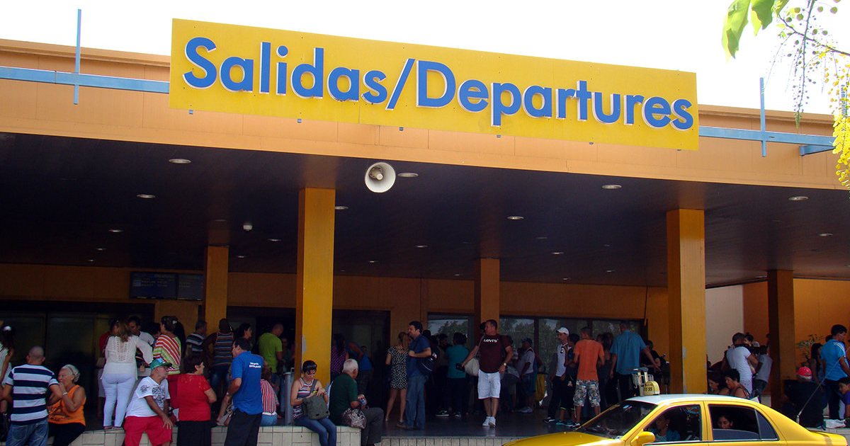 Puerta de salida del Aeropuerto José Martí © CiberCuba