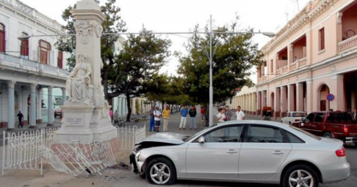 Accidente en un monumento en Cienfuegos. © 5Septiembre