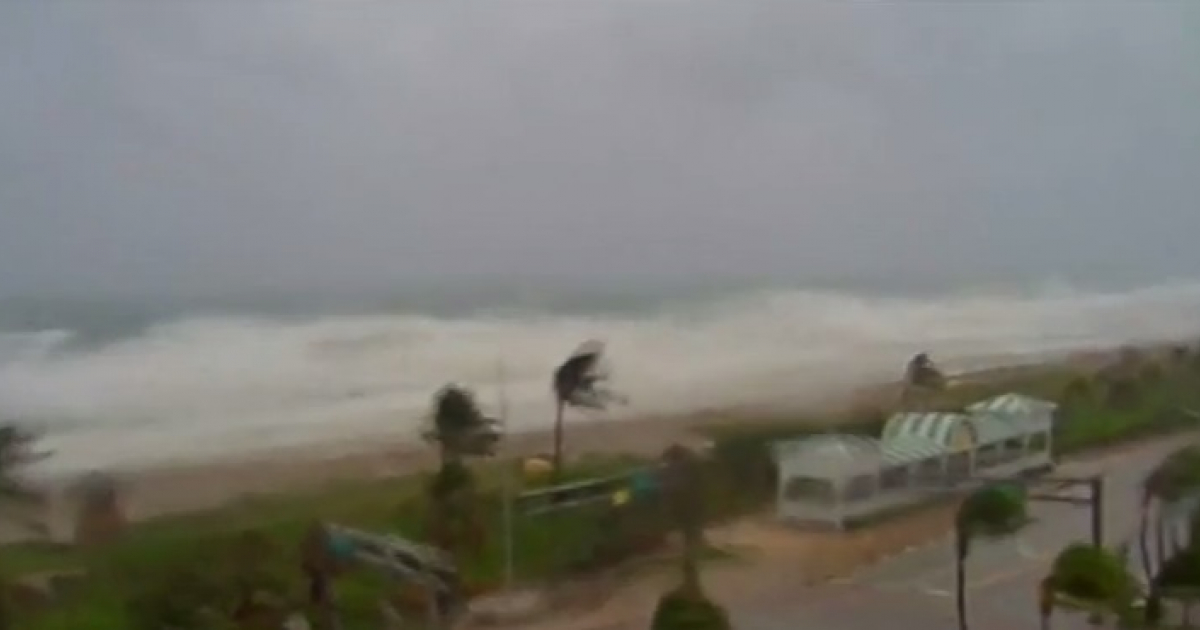 Oleaje y fuerte viento en la Florida tras llegada del huracán Irma © Youtube / RT Actualidad
