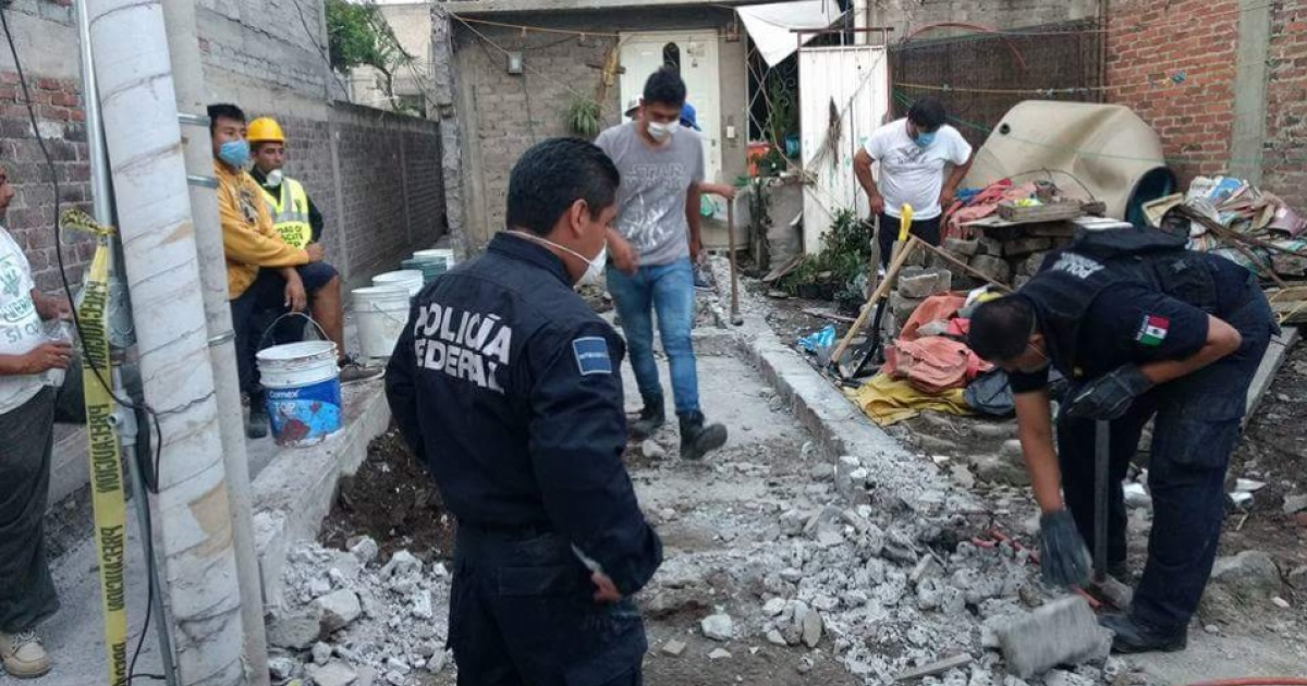 Equipos de rescate inspeccionando zona afectada tras el terremoto en México © Twitter / @gobmx