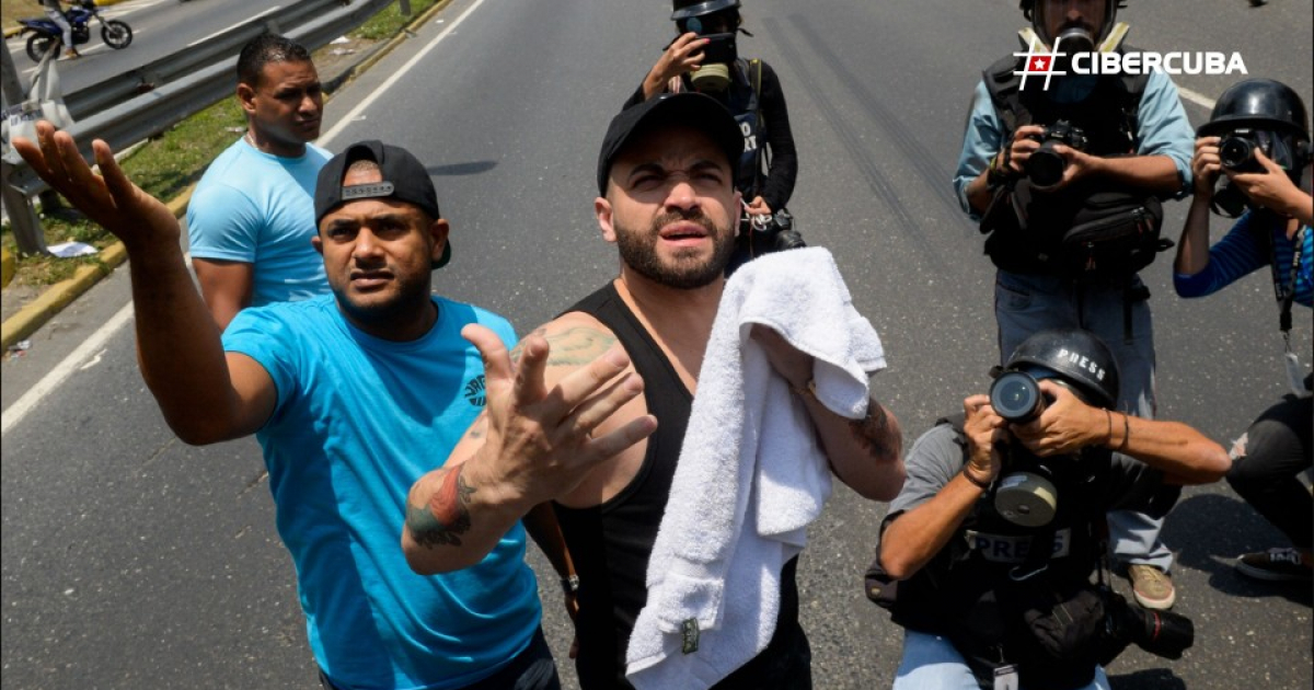 Nacho protesta en Venezuela © AFP