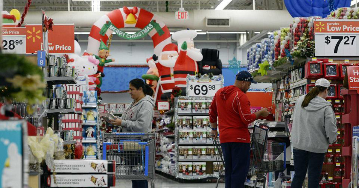 Navidad en Walmart © blueridgemuse.com