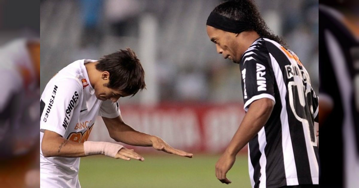 Neymar hace reverencia a Ronaldinho en un partido de la liga brasileña © Neymar / Instagram