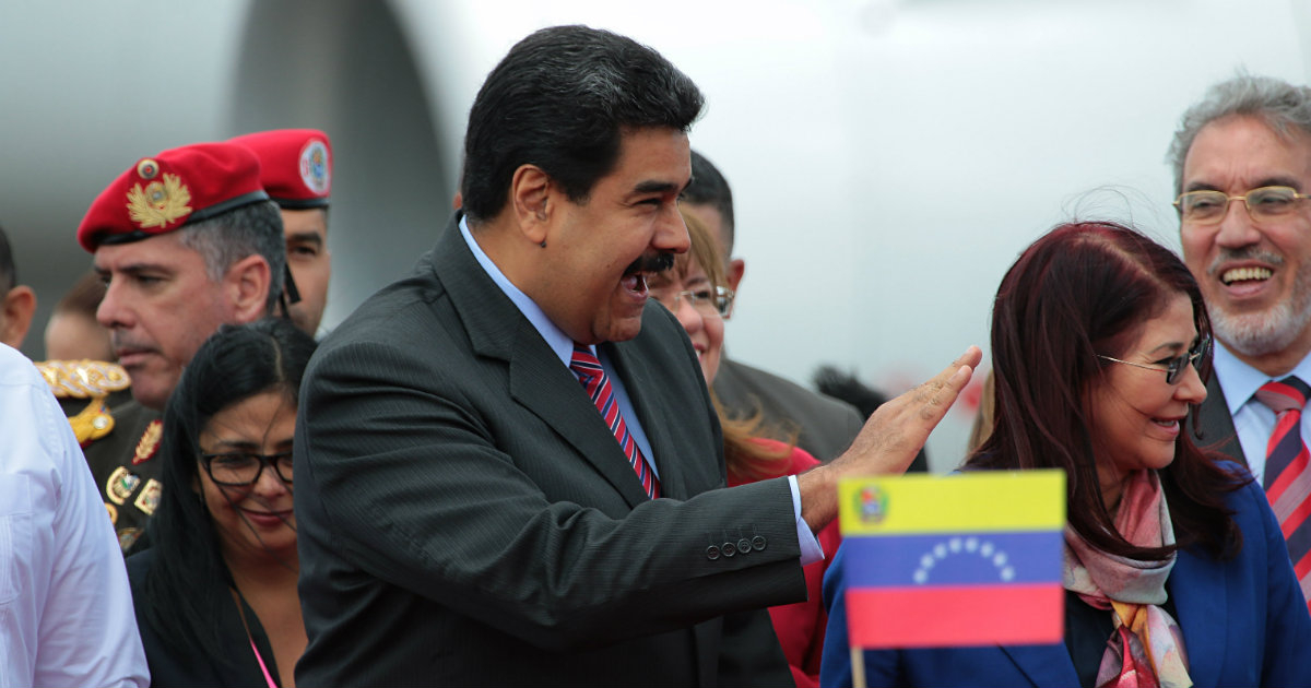 El presidente Maduro saludando de forma efusiva a sus seguidores © Flickr / Agencia de Noticias ANDES
