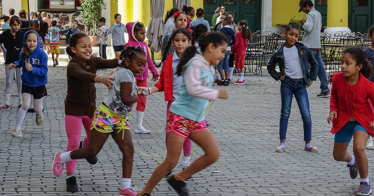 Niños cubanos, jugando durante el receso escolar de fin de año © CiberCuba