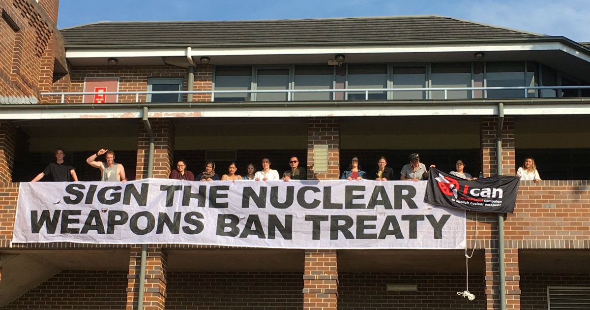 Activistas de ICAN en un acto de protesta contra las armas nucleares © Twitter / @nuclearban 