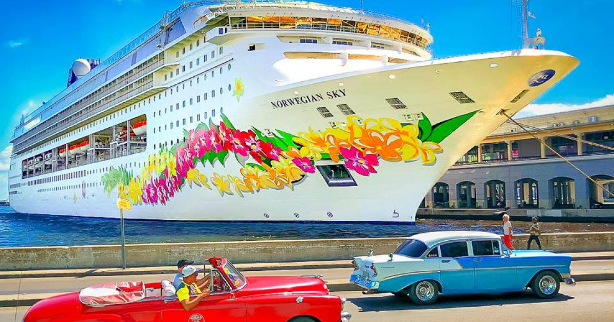 Crucero de Norwegian Cruise Line atracado en el puerto de La Habana © Facebook / Norwegian Cruise Line