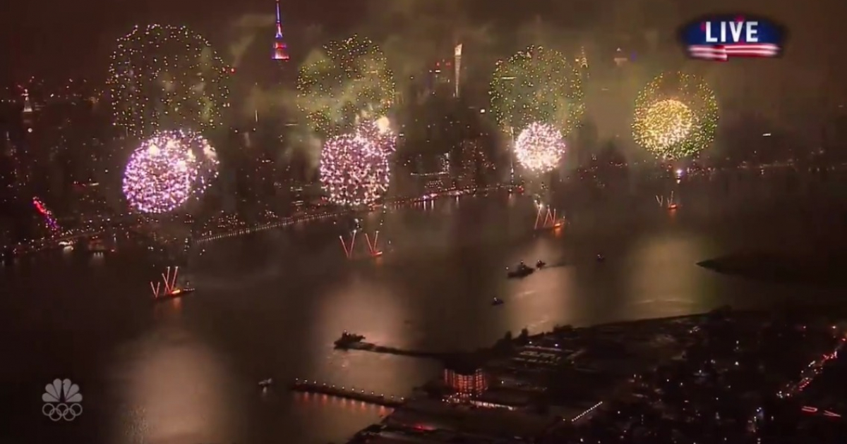 Impactante espectáculo de fuegos artificiales en New York por el 4 de Julio