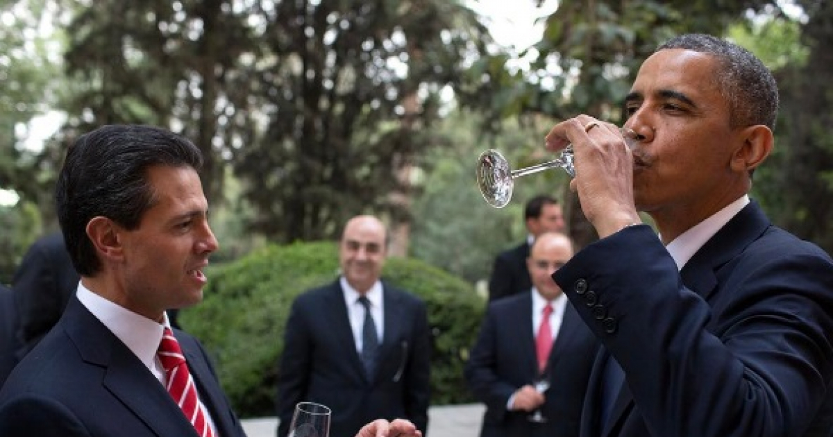 Brindis con tequila de Peña Nieto y Barack Obama © Instagram / Pete Souza