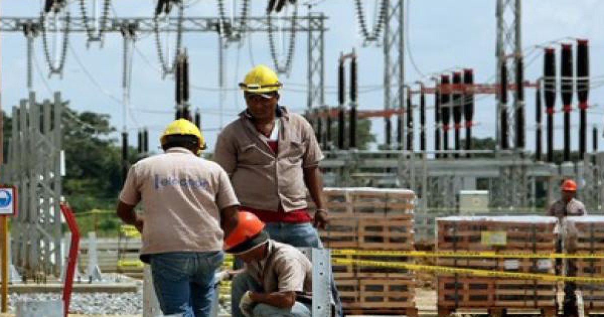 Electricistas cubanos © ACN