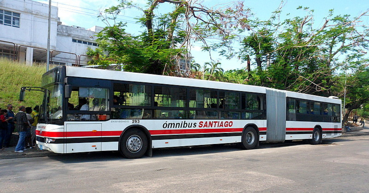 Ómnibus en Santiago de Cuba © ACN