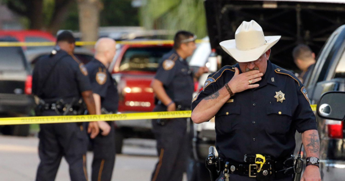 Policía de Estados Unidos acordonando la zona de un crimen © Cubadebate