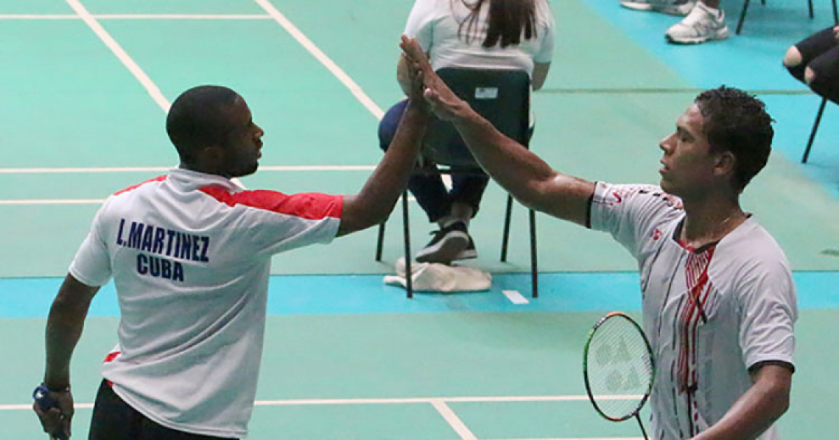 Badmintonistas Osleni Guerrero, Leodannis Martínez y Taimara Oropeza © Jit / Mónica Ramírez