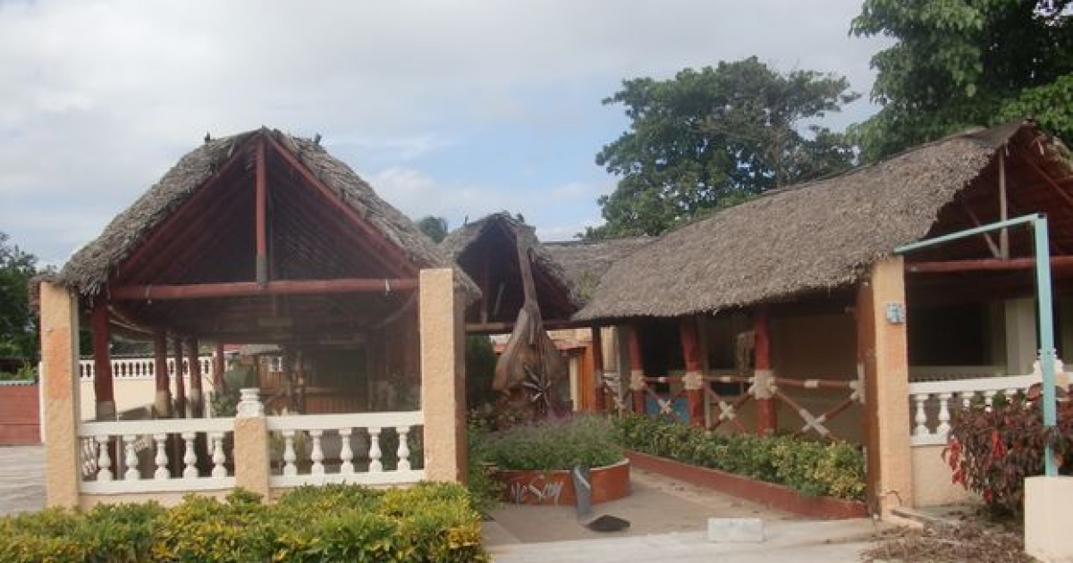 La paladar Me Son vacío tras los registros © 14ymedio / Ignacio de la Paz