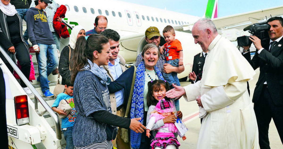 El Papa cree que debe primar la acogida de inmigrantes por encima de la seguridad © Religión Digital