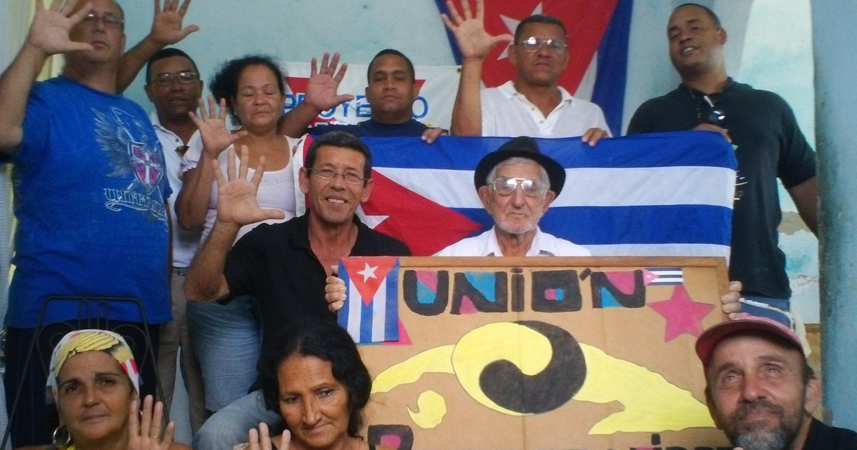 Integrantes del Partido Unión por Cuba Libre durante una reunión en su sede de Arroyo Naranjo © Blogs de Cuba