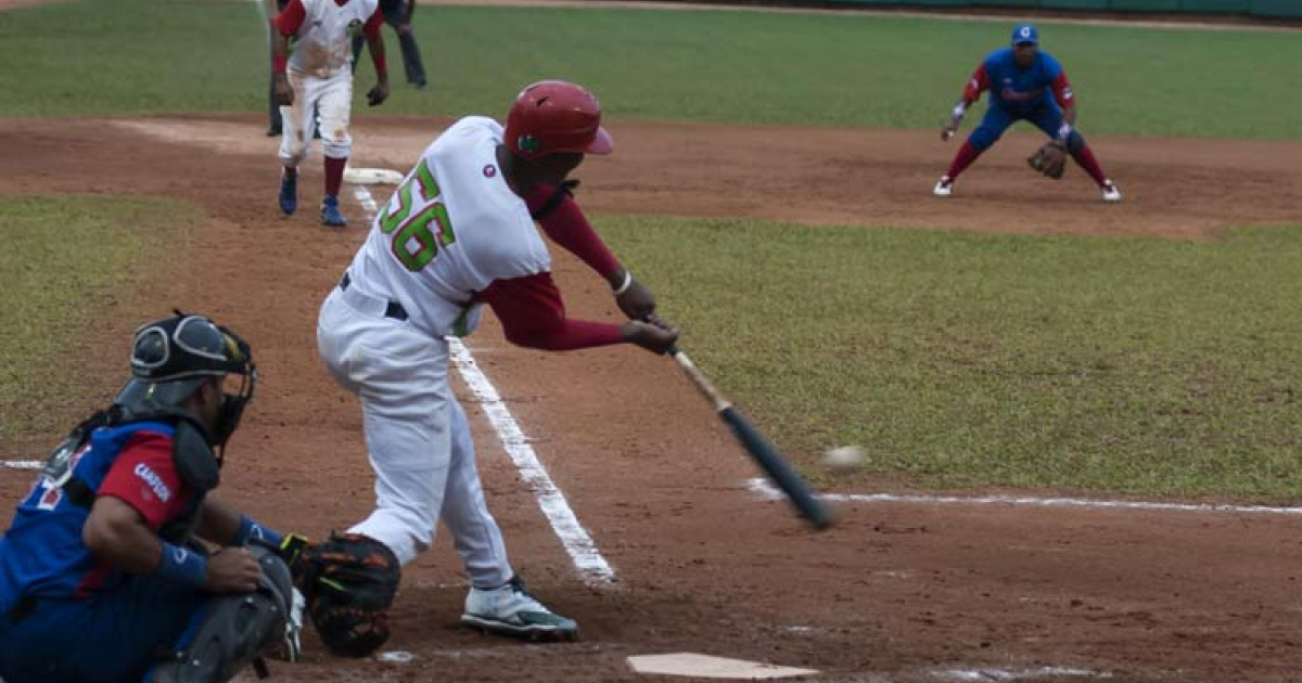 Las Tunas va delante en Play Off final © PL