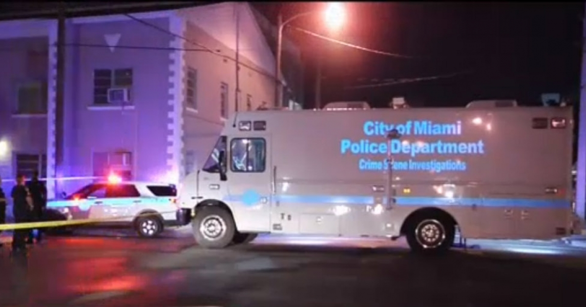 La Policía, en la Pequeña Habana. © Telemundo51 / YouTube.