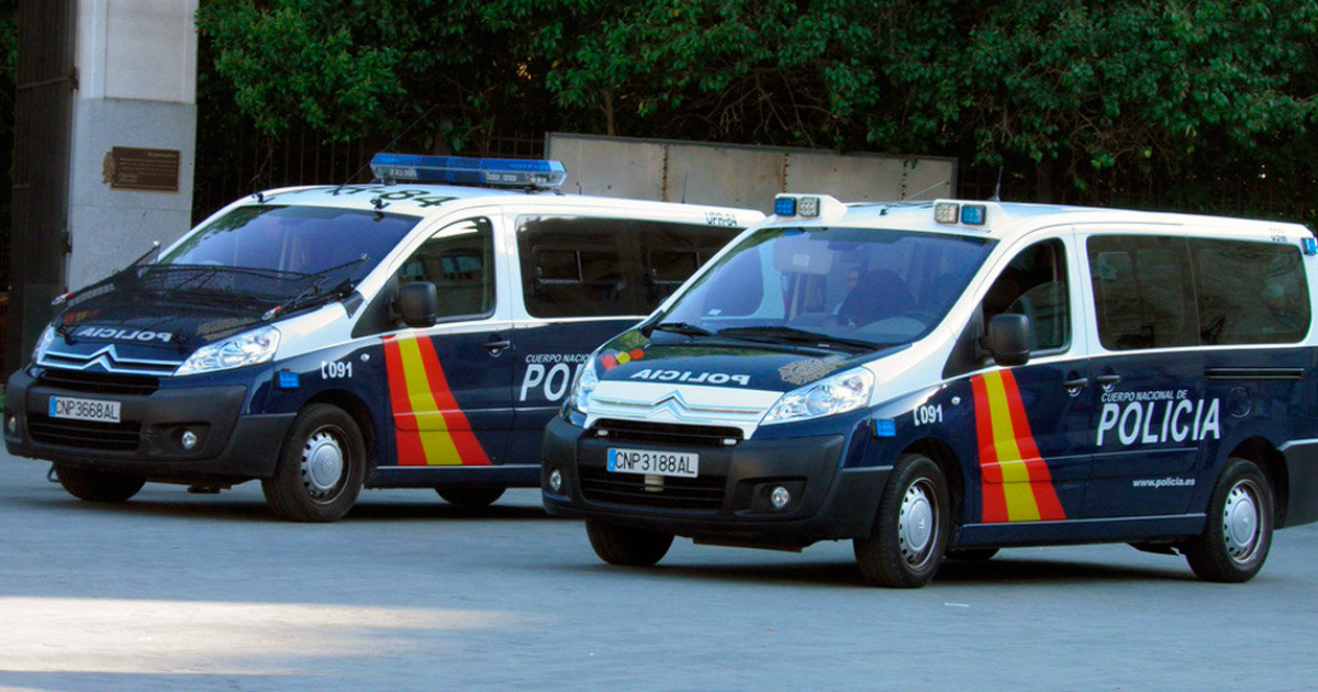 Autos de la Policía Nacional de España © Pinterest