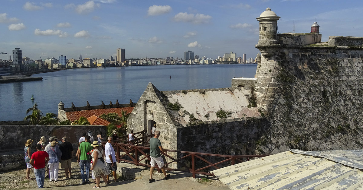 Turistas en el Morro de La Habana. © CiberCuba.