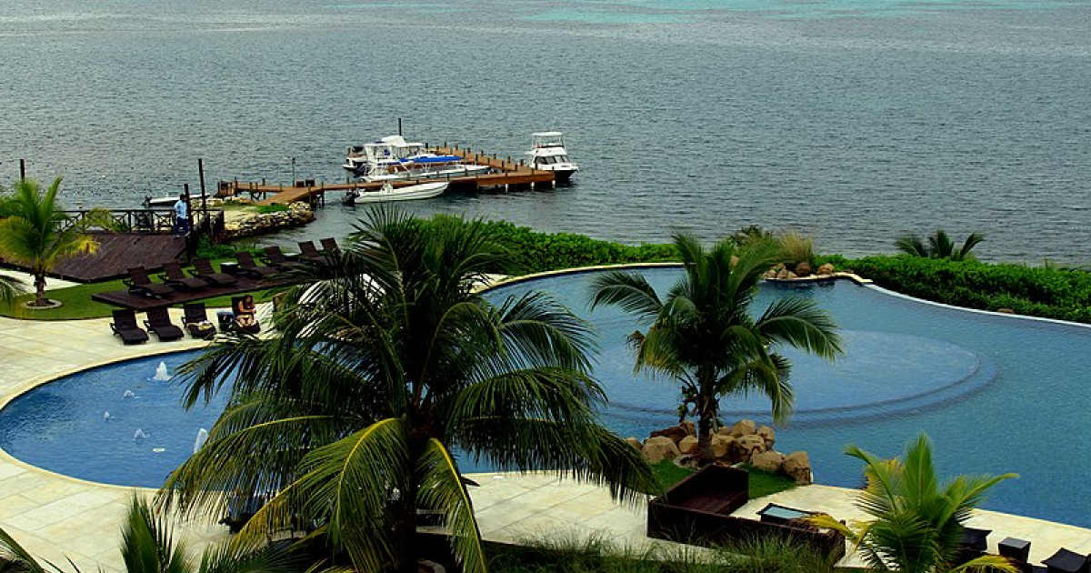 Resort de Pristine Bay en Honduras © Wikimedia