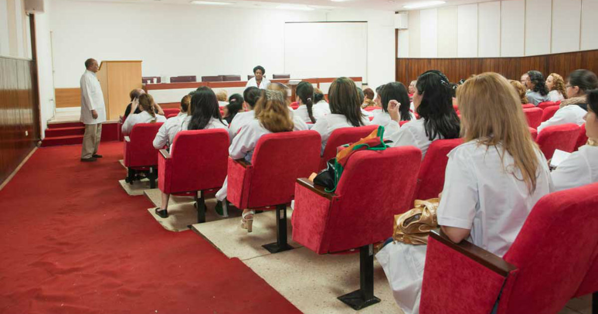 Estudiantes de Medicina en Cuba © Comercializadora de Servicios Médicos cubanos