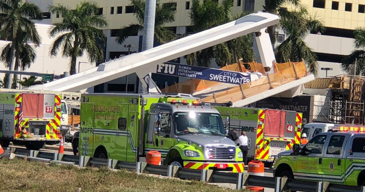 Labores de rescate de sobrevivientes en el puente de la FIU, en Miami. © CiberCuba.