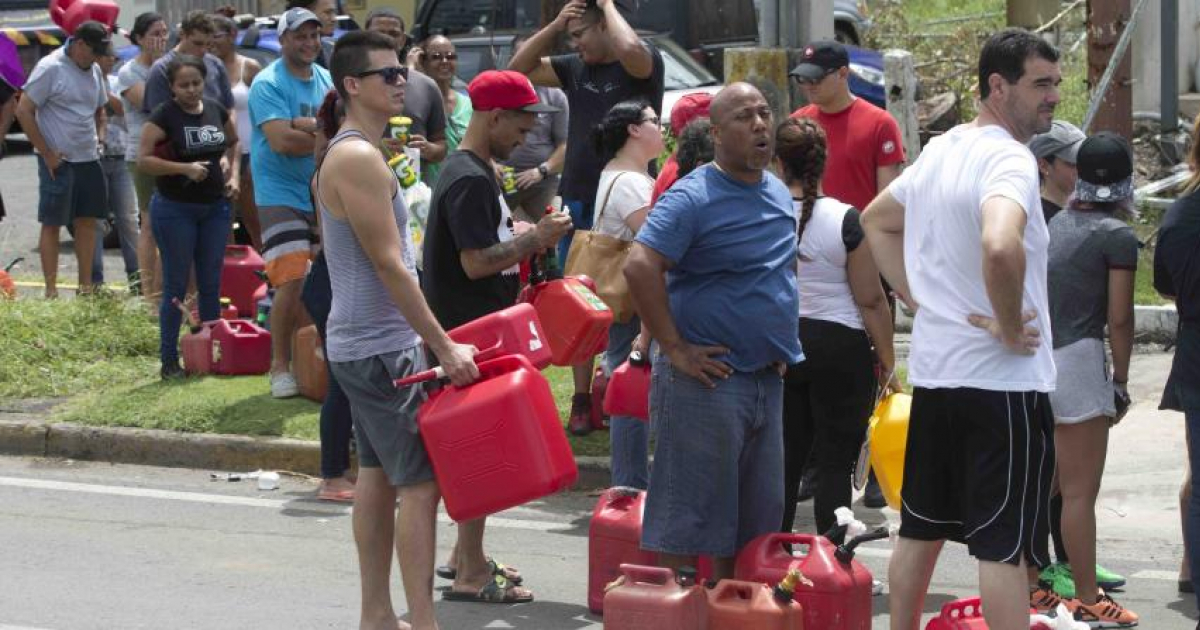 Largas colas para el combustible en Puerto Rico © Generación de Relevo/Twitter
