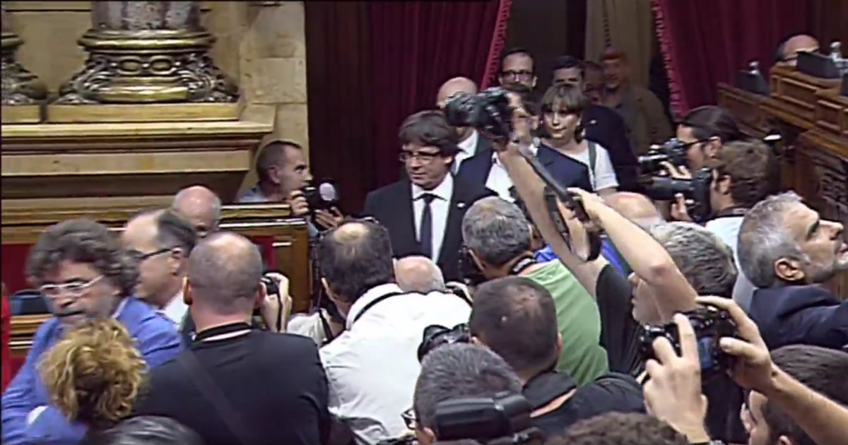 Carles Puigdemont, en el Parlamento catalán. © Telecinco.