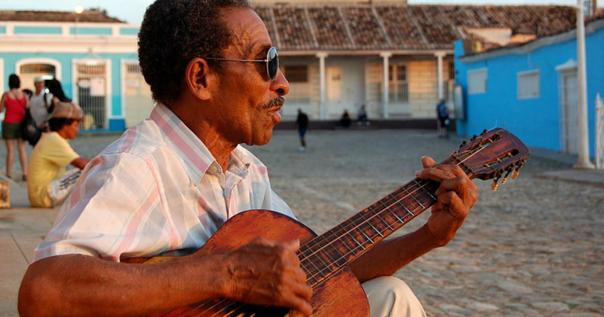 Guitarrista Cubano © TravelGuideCuba